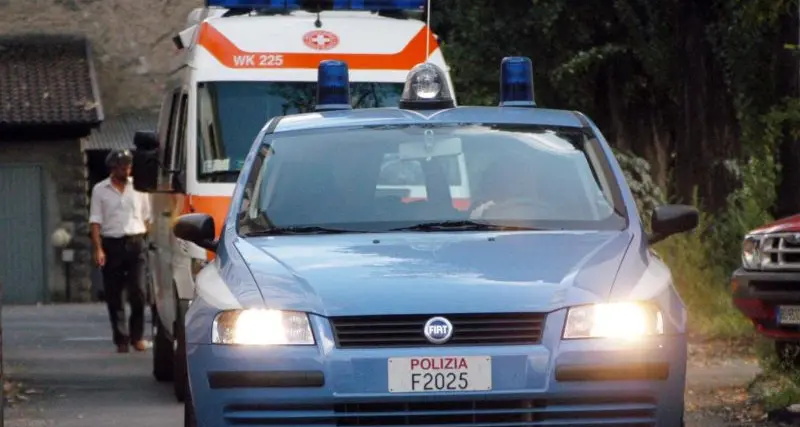 Multano un’ambulanza, agenti accusati di abuso