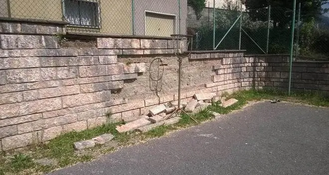 Darzo, campo da calcio a rischio per crollo di sassi