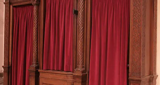 Rovereto, finto prete confessa e chiede denaro invece dell'assoluzione