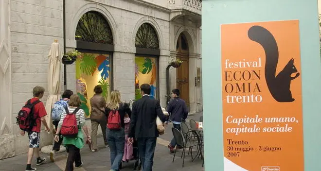 Sabato tutti i negozi aperti C’è la deroga per il Festival