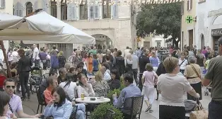 Shopping festivo, in Trentino arriva la stretta