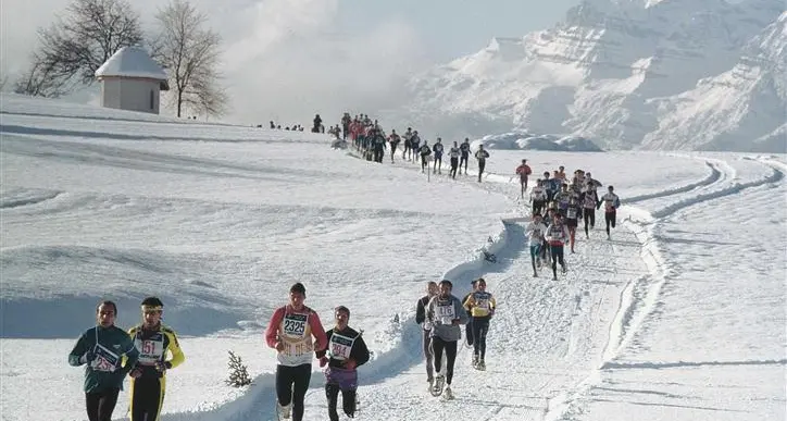 La Ciaspolada attende la neve, ma c’è il percorso alternativo