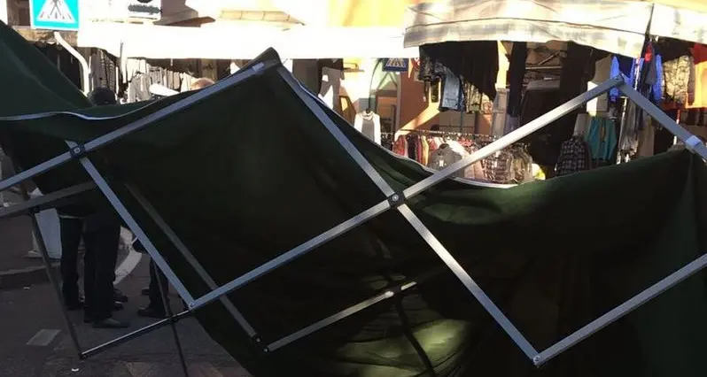 Parapiglia al gazebo contro l’acciaieria