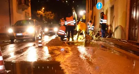 Si rompe la tubatura centinaia di famiglie restano senza acqua