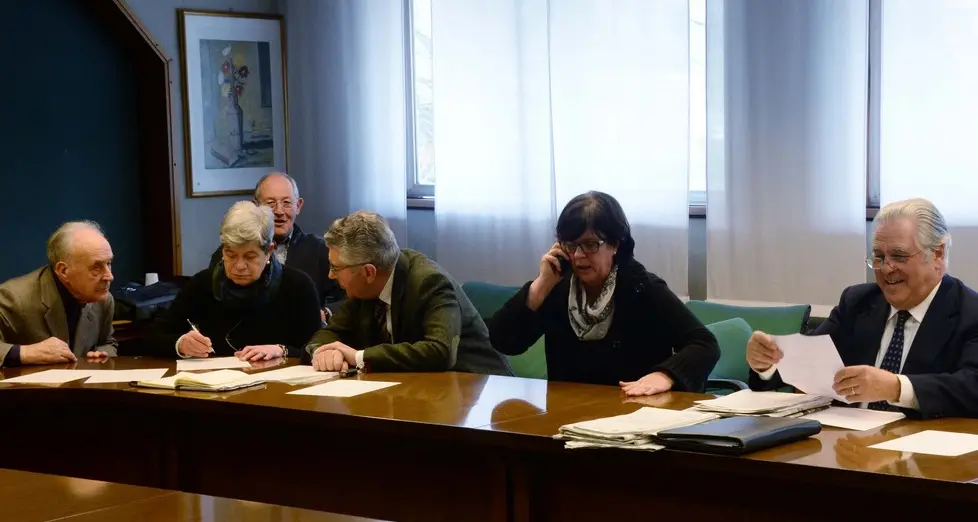 Vitalizi d’oro, ma c’è chi è senza soldi