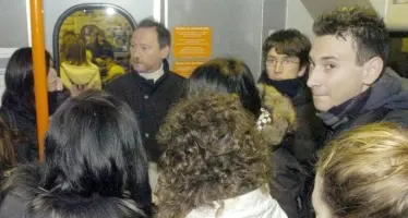 Pendolari in rivolta contro le Ferrovie / FIRMA