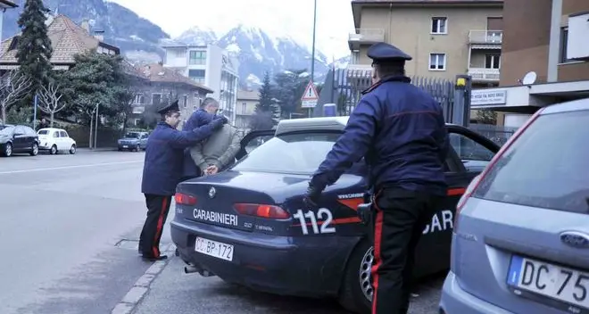 Tenta di stuprare una donna: arrestato