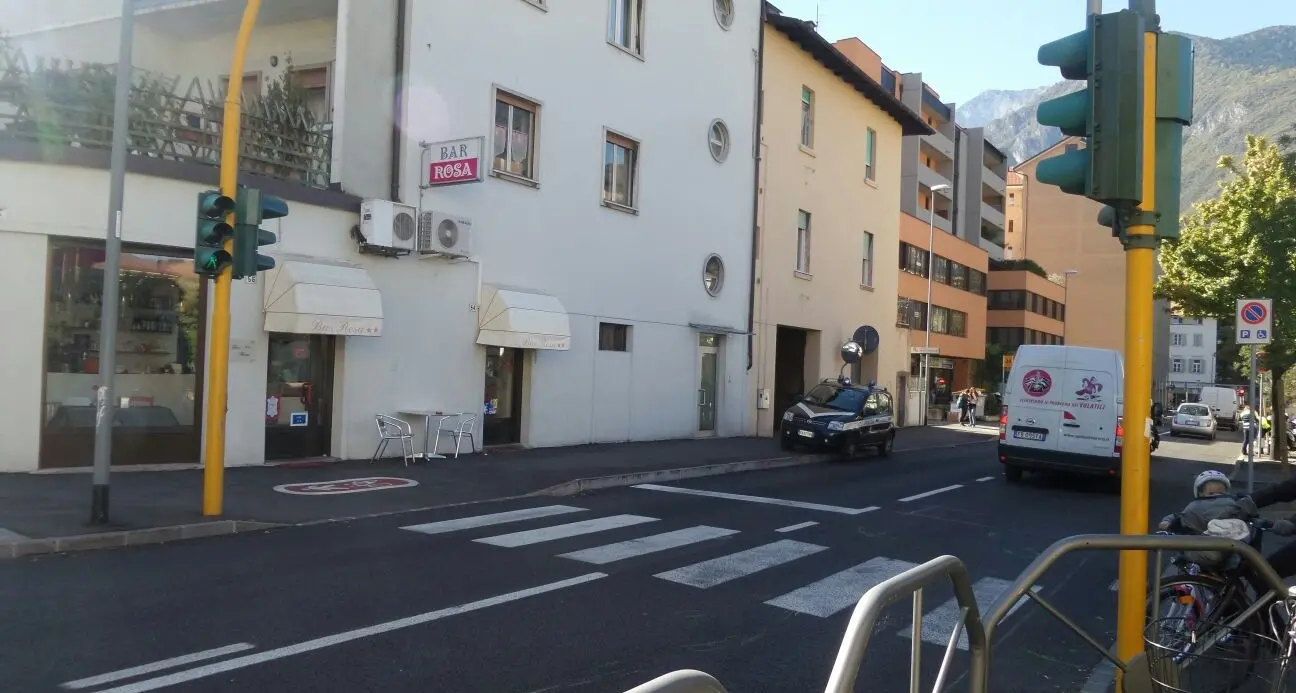 Ciclista si scontra con motorino: è in gravi condizioni