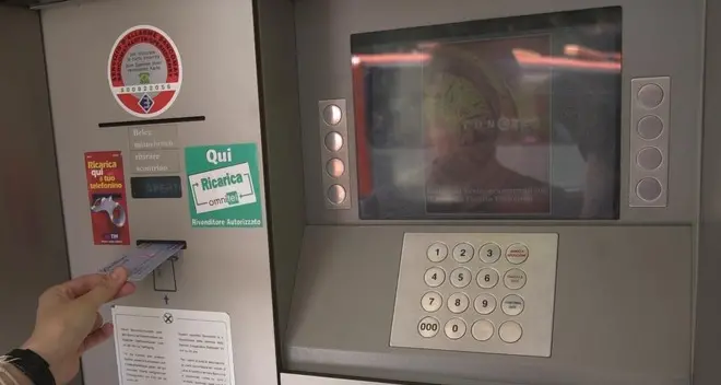 Clonavano i bancomat grazie a una telecamera