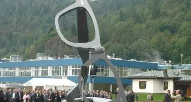 Luxottica, pacco anticrisi agli operai