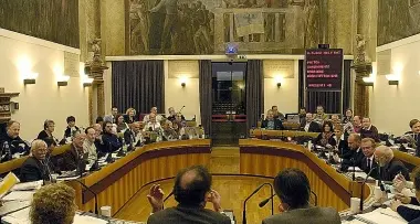 Troppi assenti in aula, salta la variante