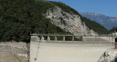 San Colombano, un mare di fango