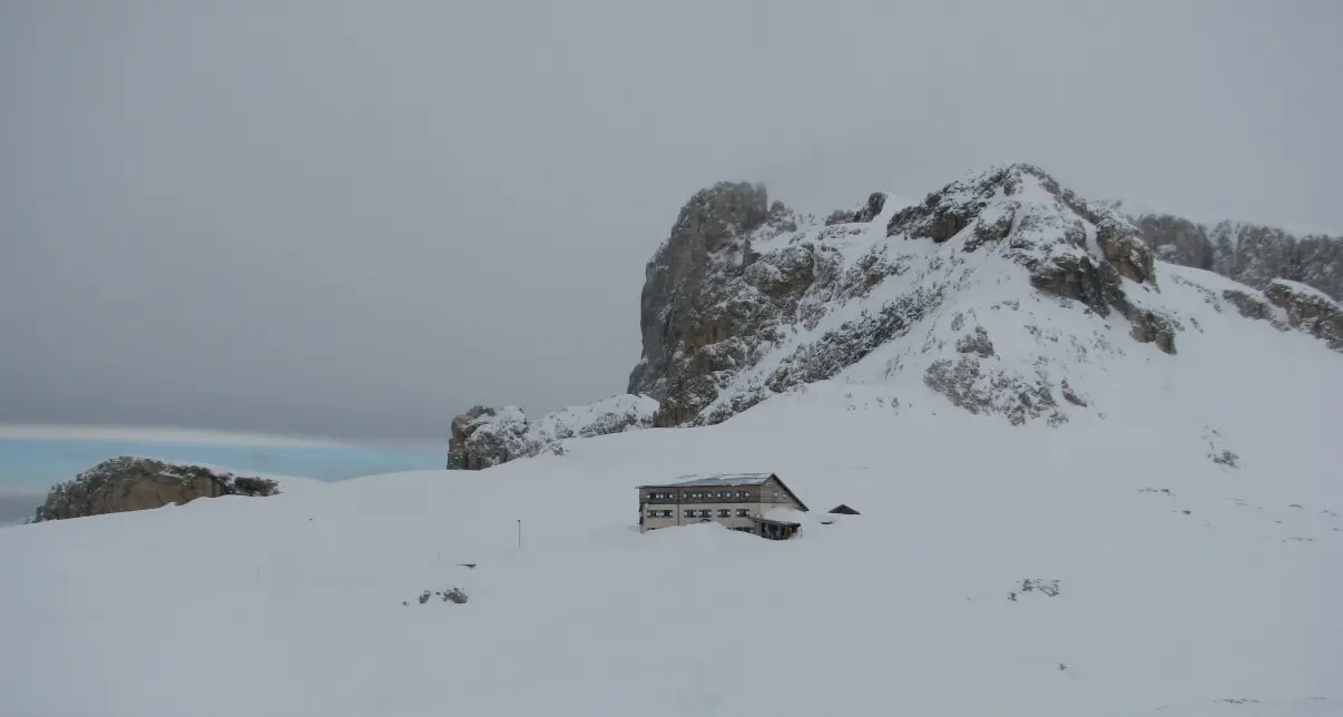 Recuperati gli scialpinisti dopo una notte a 2.600 metri
