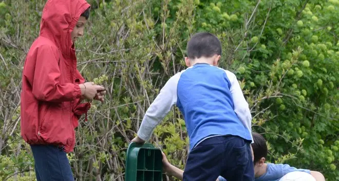 «Siringhe nel parco? Le troviamo al mattino»