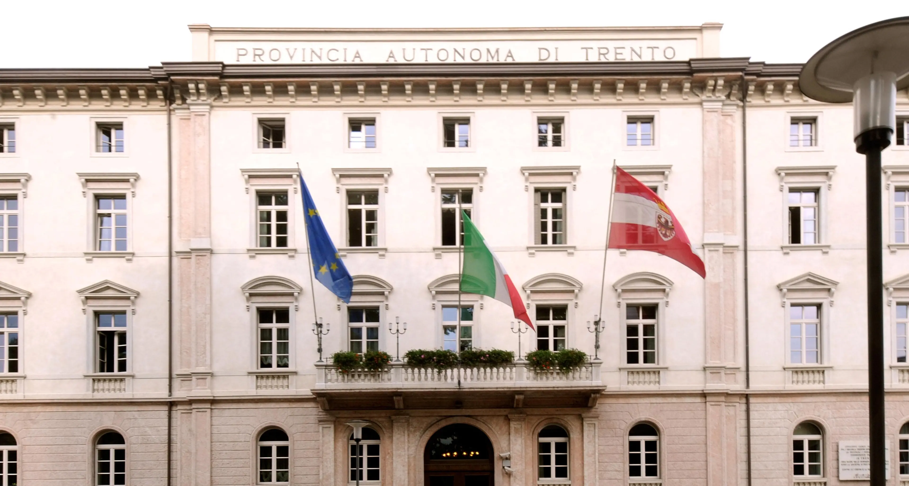 Niente regali costosi ai dipendenti provinciali