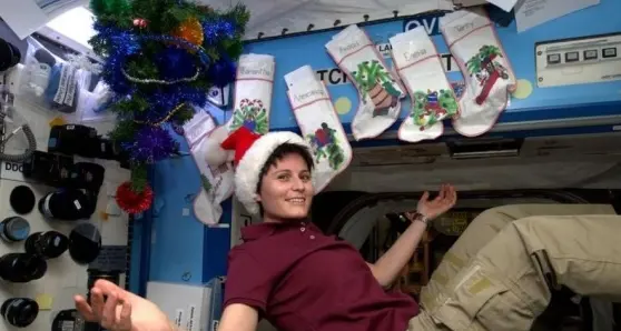 Napolitano parla con AstroSamantha e si commuove