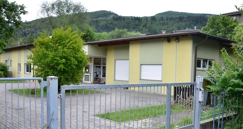 Rapina con coltello e forbici all’asilo