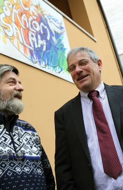 «La politica chiude la porta al sociale»