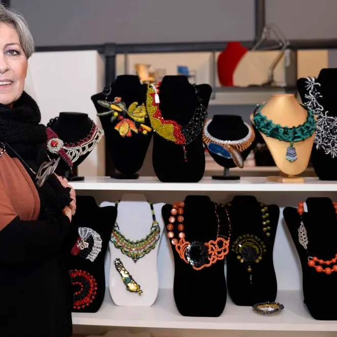 Le collane creative di Sandra Toldo «Nascono dal relax»