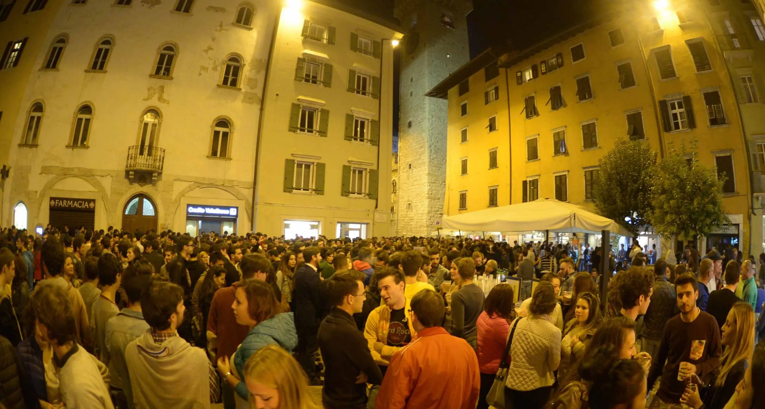 Coprifuoco a mezzanotte? Gli studenti non ci stanno