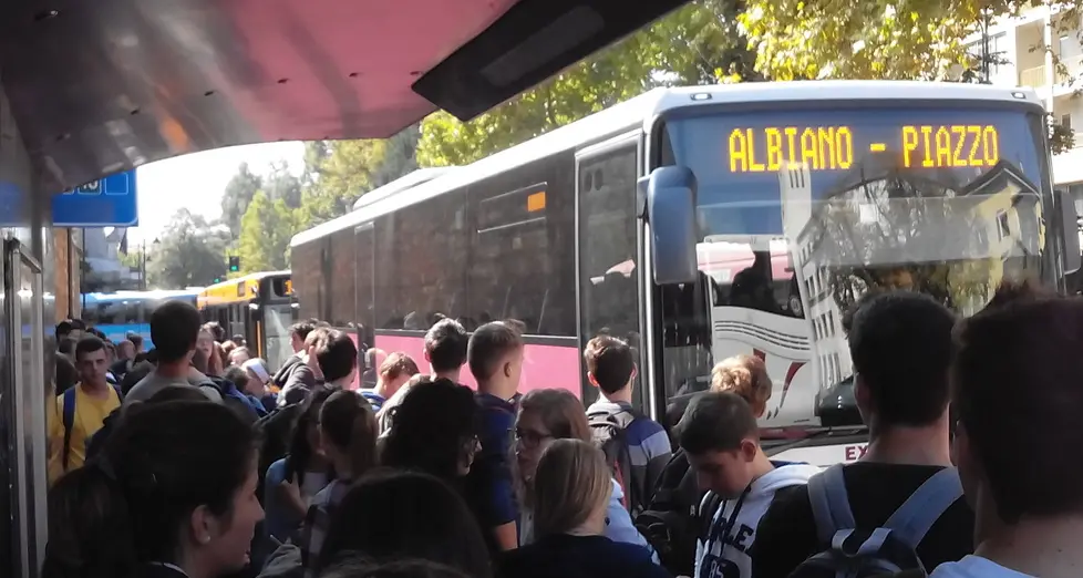 In giro in bus per un’ora. Senza biglietto