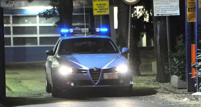 Scippa il cellulare a una ragazza: arrestato
