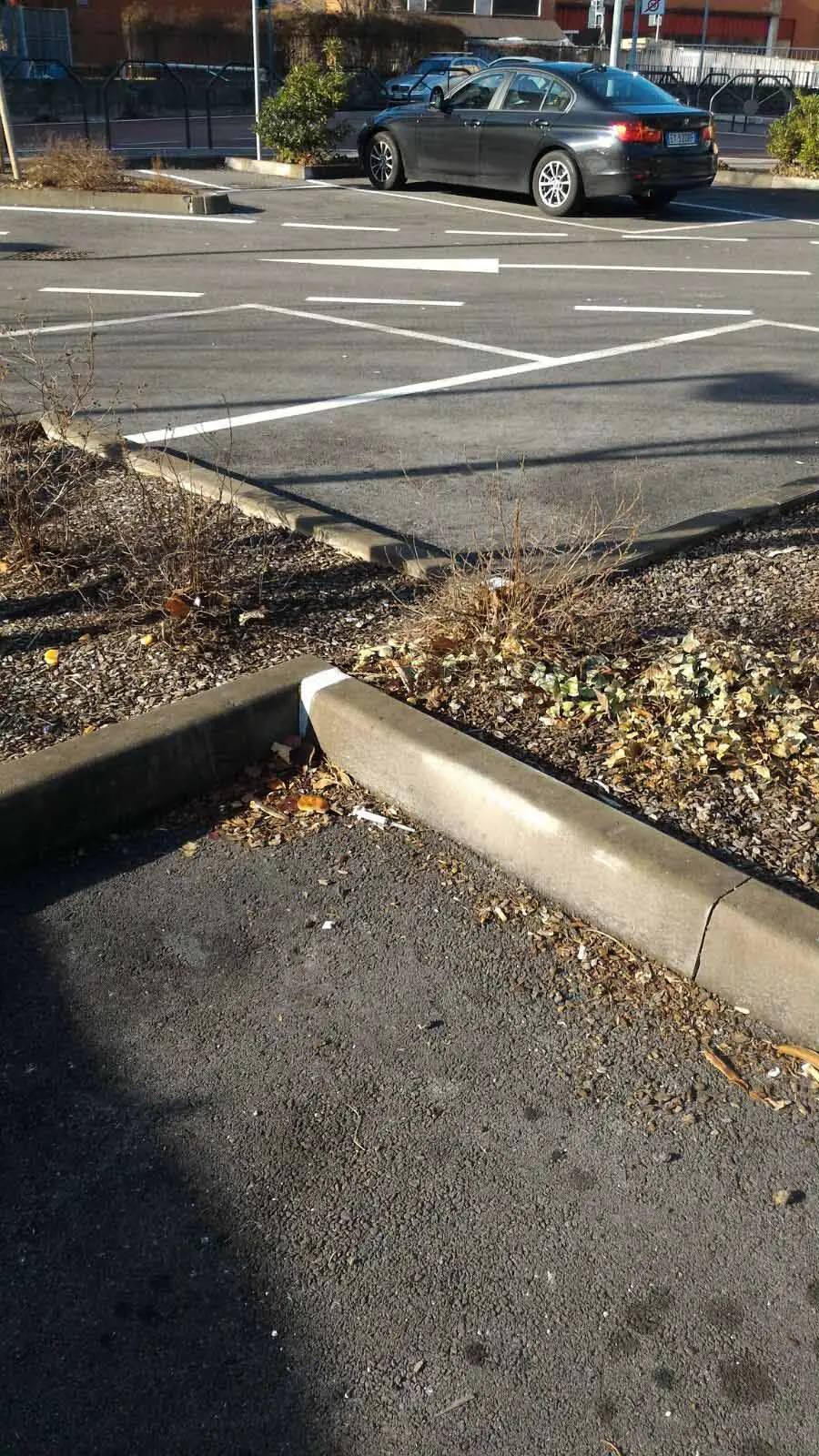 Trento, trovata una siringa davanti alle elementari