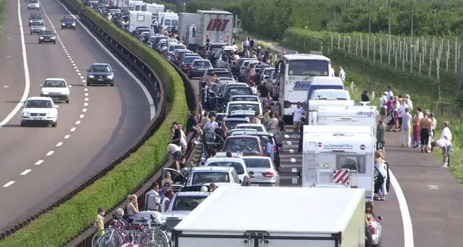 Incidente in A22, muore una motociclista tedesca