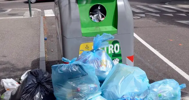 Rovereto, l'invasione dell'immondizia