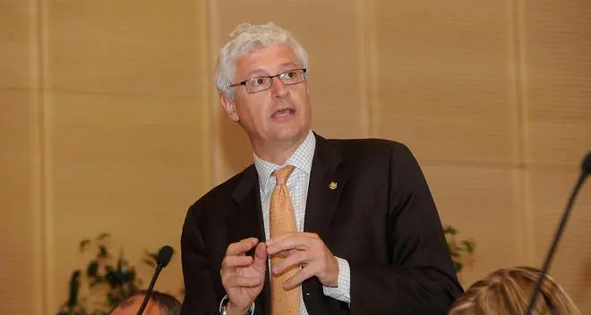 Il vicepresidente del Parlamento Ue chiede le dimissioni di Kessler