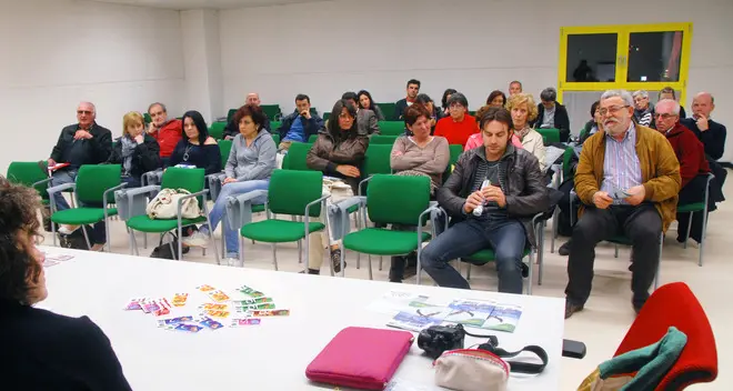In undici negozi si paga in Scec