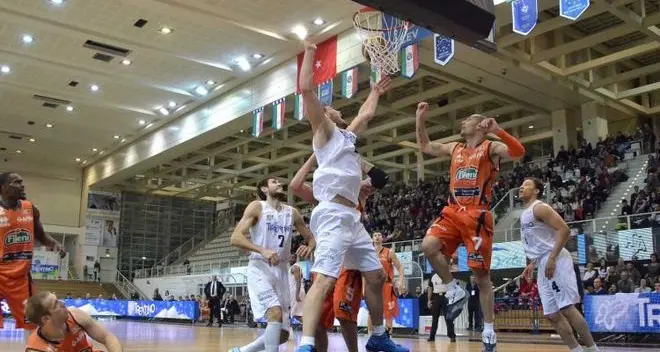 L’Aquila basket travolge Jesi