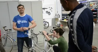 Dall'elemosina a meccanici delle bici