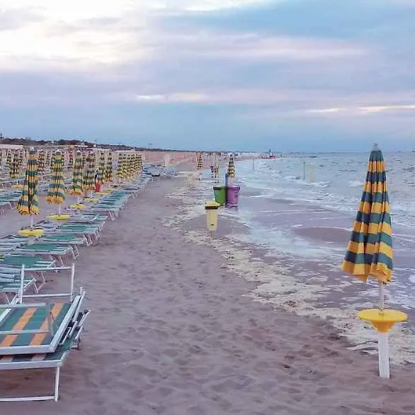 Tragedia in mare, assicuratore di Riva muore annegato per salvare il figlio