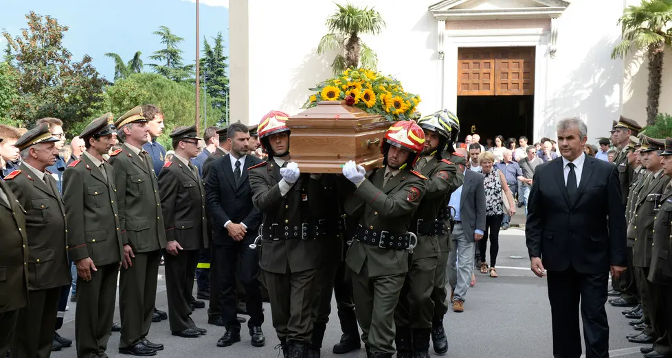 Folla immensa per salutare Gino Marchi