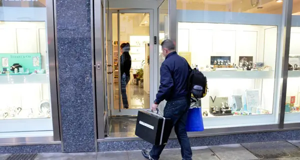 Rovereto. Ladri alla gioielleria Leonardi: spariti 20 mila euro di diamanti