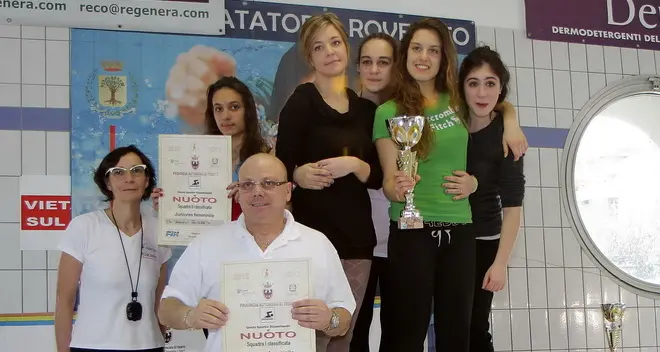 Nuoto, Studenteschi senza un dominatore