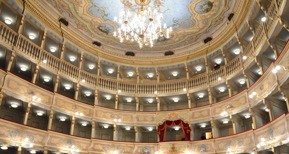 Teatro Zandonai, il gran ballo fantasma