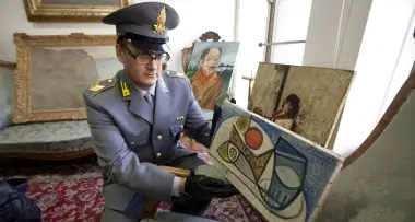 Sequestrate 16 opere d'arte false