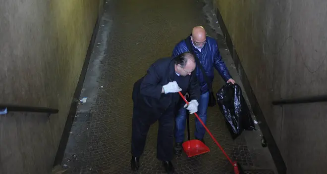 Il sottopasso? Lo pulisce il presidente