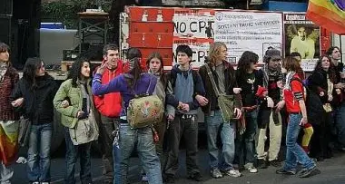 \"Uniti contro la crisi\": due pullman di studenti e lavoratori a Roma da Trento