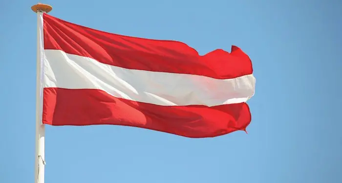 Alla commemorazione di Filzi, Chiesa e Battisti spunta la bandiera austriaca