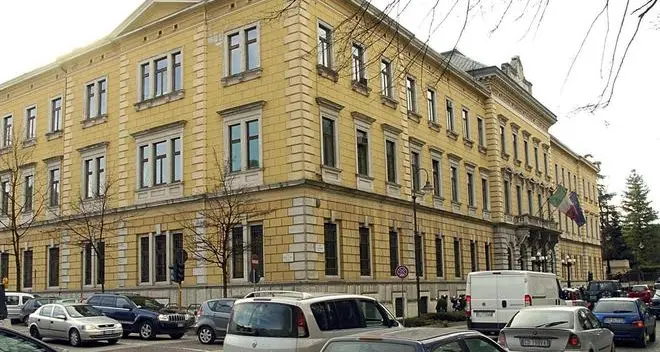 Violenza sessuale, Renna patteggia e risarcisce