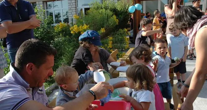 Rinunciano alle ferie per far sorridere i bambini