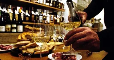Vino & spuntino, le cantine si fan belle