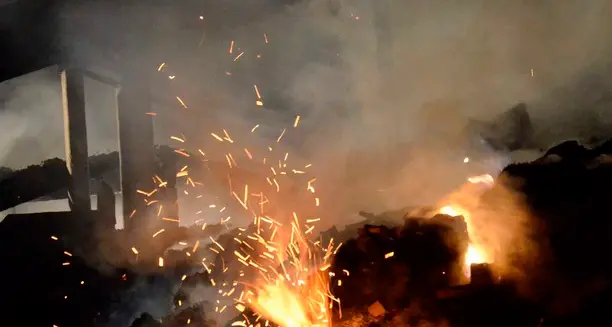 In fiamme stalla e fienile: rogo doloso