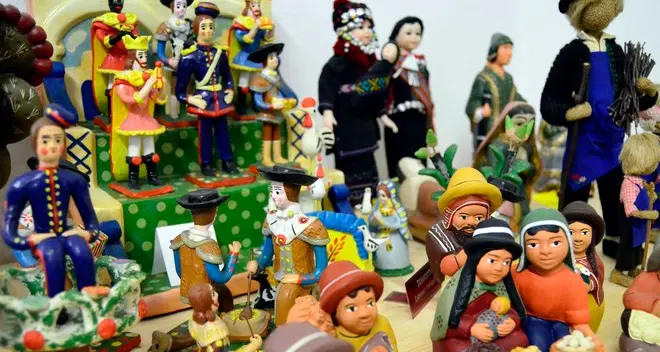 Il sosia di Stallone in città con la carrozza del Natale