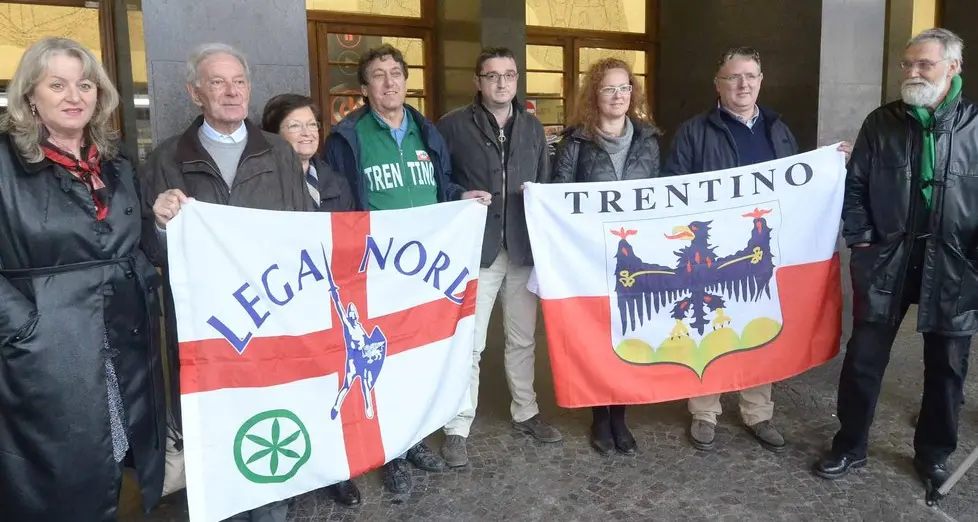 La Lega: «Rissa e sassaiola in stazione»