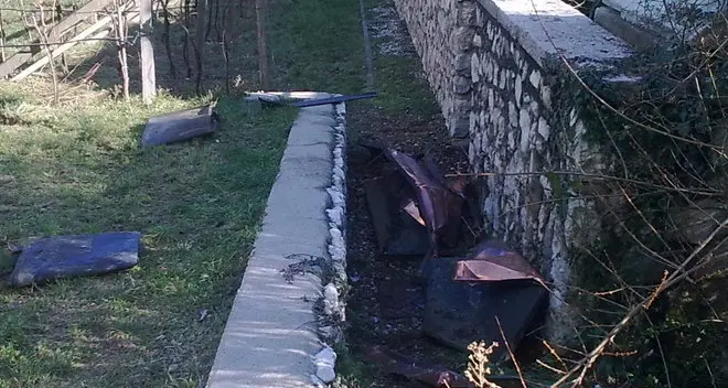 Ladri a caccia di rame Cimitero preso d’assalto