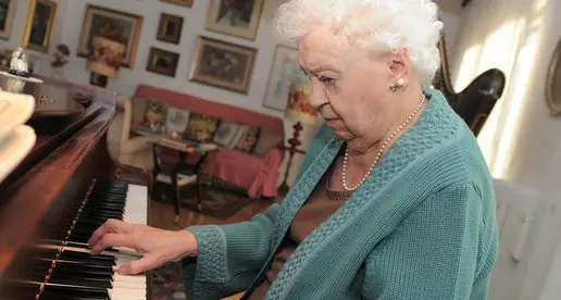 Elsa, 98 anni «suonati»: una vita al pianoforte